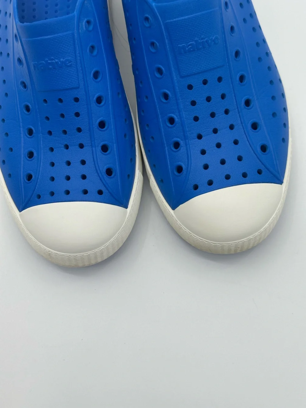 Native unisex Blue Slip-On Water shoes Beach Shoes size Junior 5
